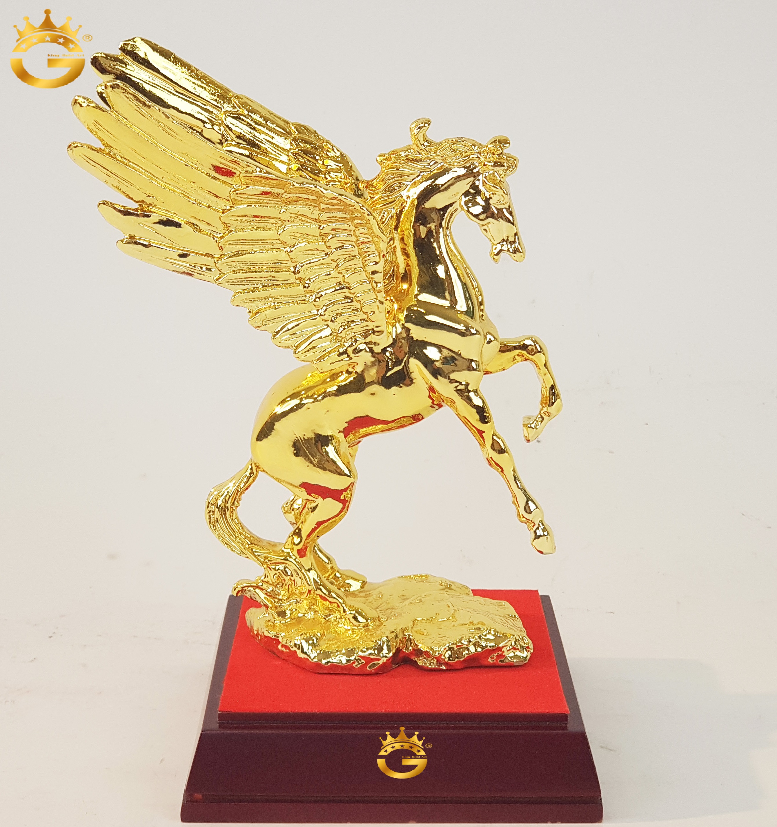 Tượng Ngựa Có Cánh Dát Vàng 24K